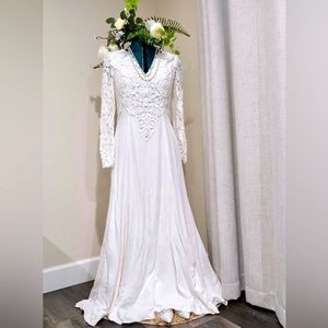 Timeless Vintage A-Line Lace Wedding Dress by Jessica McClintock